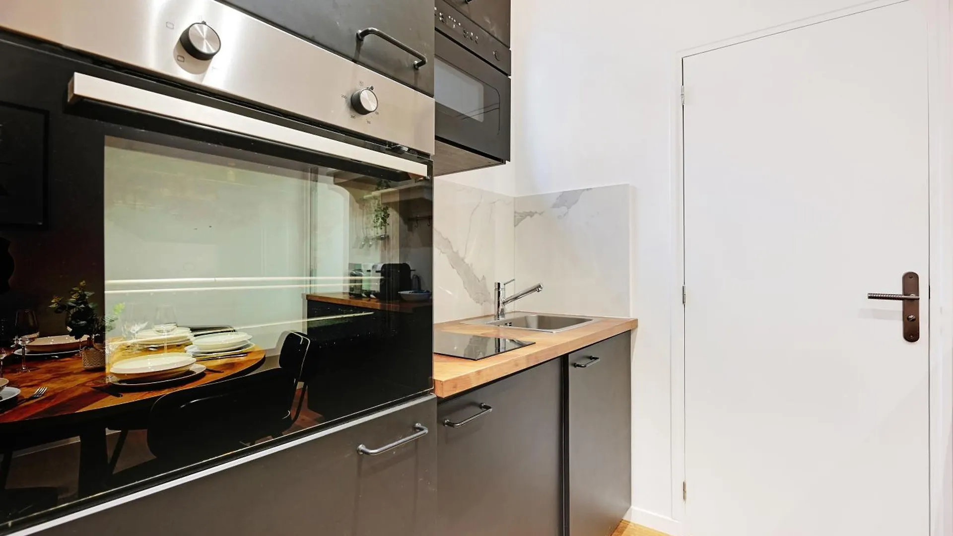 Charming Apartment With Terrasse - 1Bdr- 6P - Sacre-Coeur Paris France