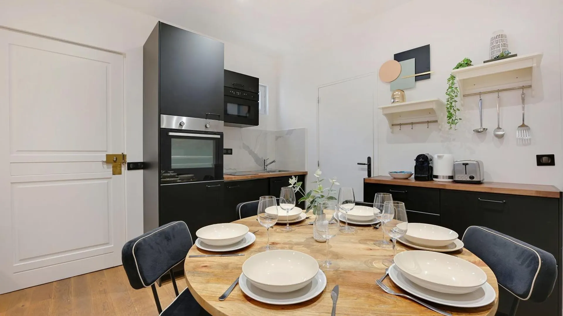 Charming Apartment With Terrasse - 1Bdr- 6P - Sacre-Coeur Paris 0*,