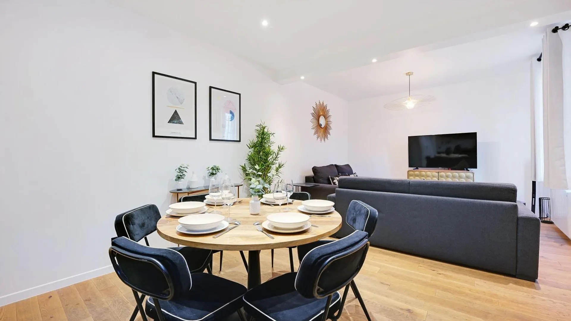 Charming Apartment With Terrasse - 1Bdr- 6P - Sacre-Coeur Paris France